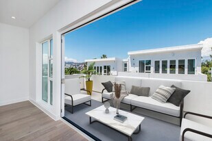 857 1/2 Hyperion Ave in Los Angeles, CA - Building Photo