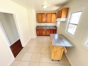 971 1/2 W 42nd Pl in Los Angeles, CA - Building Photo - Building Photo
