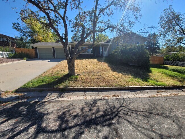 property at 3917 Applewood Dr