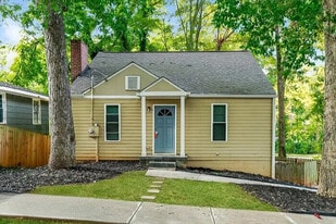 1371 Fulton Ave in East Point, GA - Building Photo