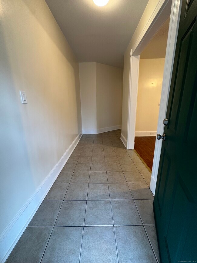 217 Woodlawn Terrace-Unit -1 in Waterbury, CT - Building Photo - Building Photo