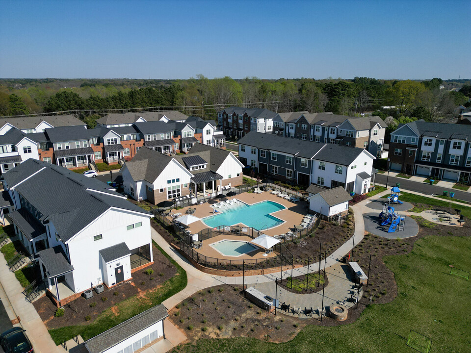 Townhomes at Bridlestone in Pineville, NC - Building Photo