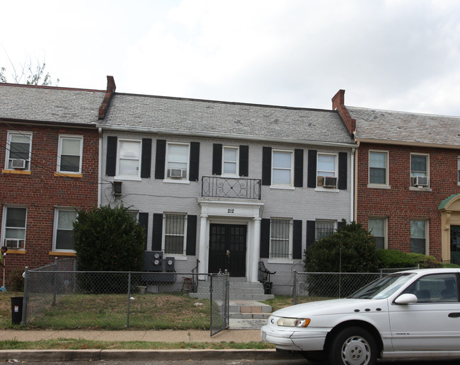 212 36th St NE in Washington, DC - Foto de edificio - Building Photo