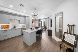 Halcyon House in Costa Mesa, CA - Building Photo