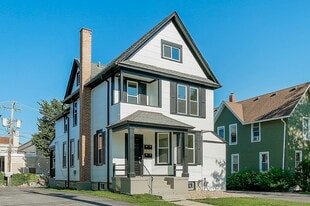 2 West St in Wheaton, IL - Building Photo