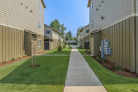 Autumn Woods in Salem, OR - Foto de edificio - Building Photo