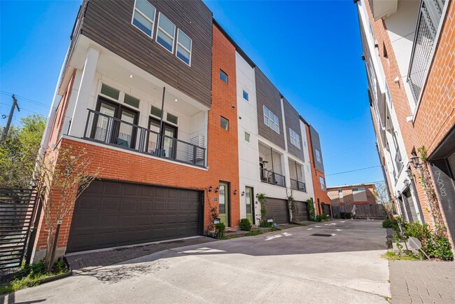 property at 9644 Riddlewood Ln