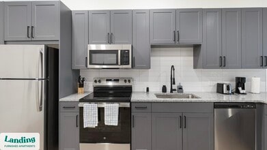 650 E Sycamore St in Denton, TX - Building Photo - Building Photo