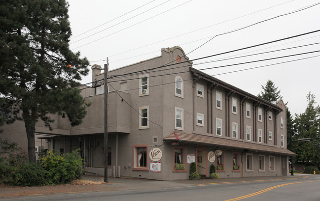 First & Railroad in Shelton, WA - Foto de edificio - Building Photo