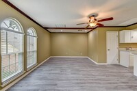 15606 Dawnbrook Dr in Houston, TX - Building Photo - Building Photo