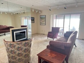 804 Fairways Dr in Oakmont, PA - Building Photo - Building Photo