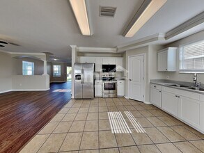 8157 Canterbury Lake Blvd in Tampa, FL - Foto de edificio - Building Photo