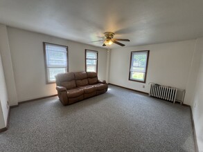 10 W High St in East Hampton, CT - Building Photo - Building Photo