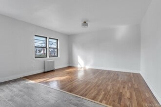 105 Long Beach Rd in Hempstead, NY - Building Photo - Building Photo