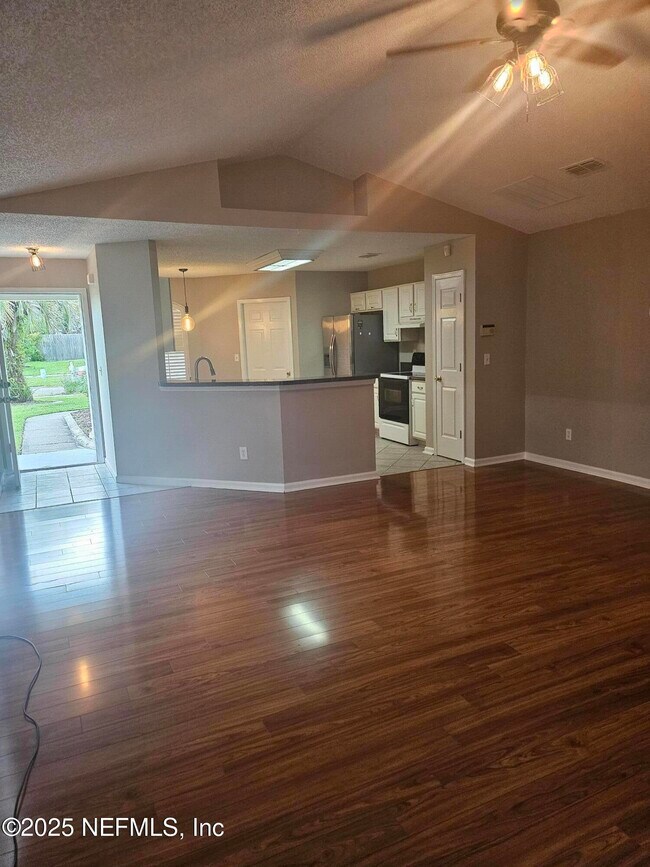 4227 Hanging Moss Dr in Orange Park, FL - Building Photo - Building Photo