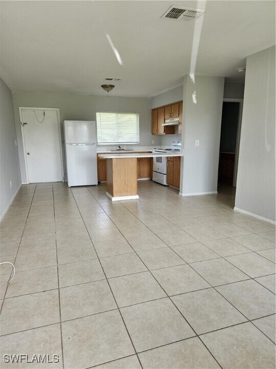 1112 Gordon Ave S in Lehigh Acres, FL - Building Photo