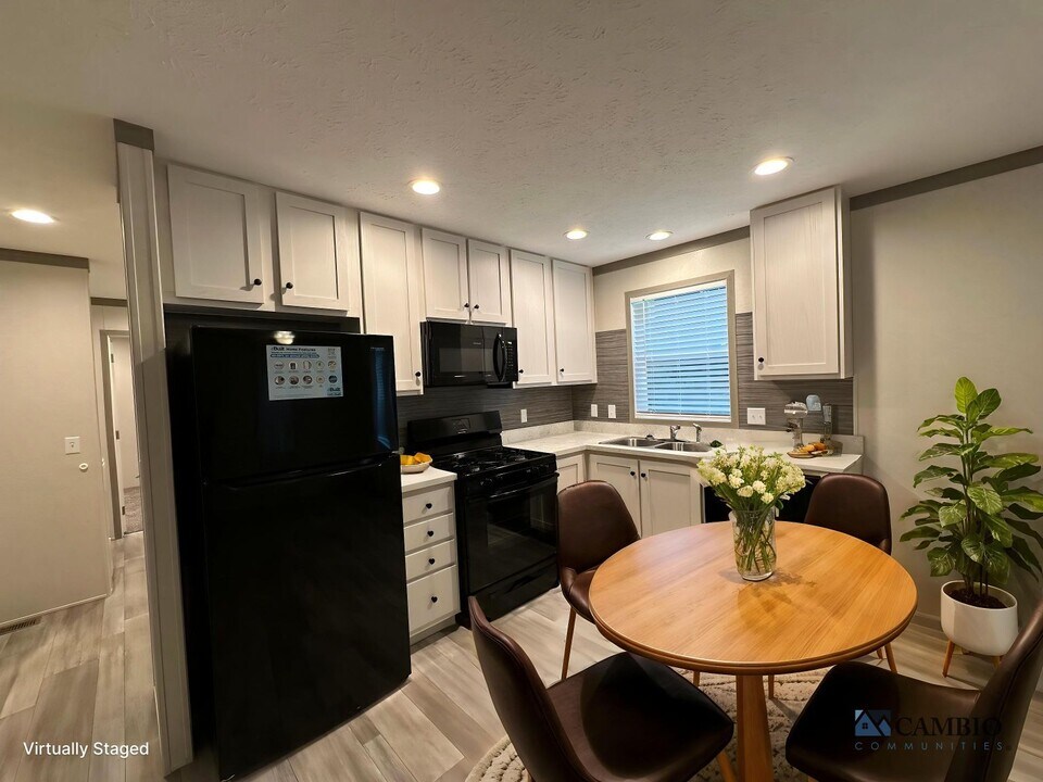 1088 Colonial Trail in Kalamazoo, MI - Building Photo