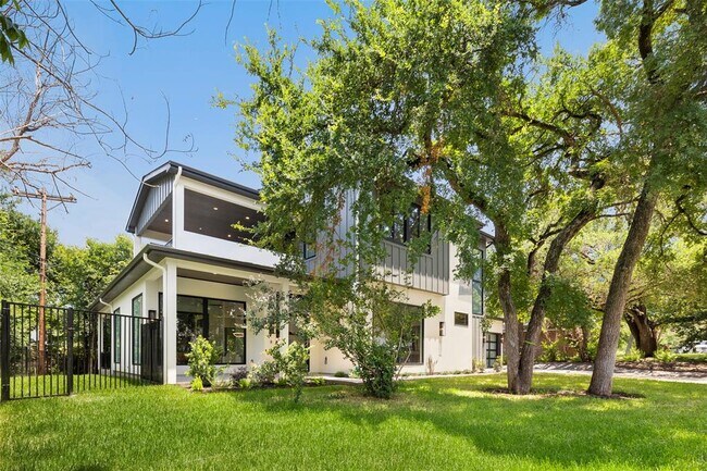 property at 2504 Bluffview Dr