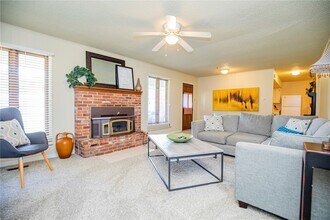 107 NW Winfield Ln in Bentonville, AR - Building Photo - Building Photo