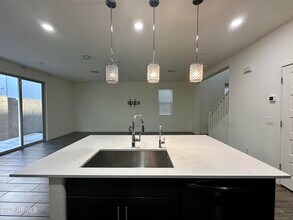 942 E Danbury Dr in Phoenix, AZ - Building Photo - Building Photo