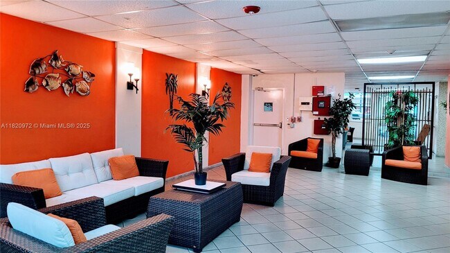 524 Washington Ave in Miami Beach, FL - Building Photo - Building Photo