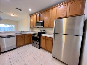 10648 Savannah Wood Ct in Orlando, FL - Foto de edificio - Building Photo