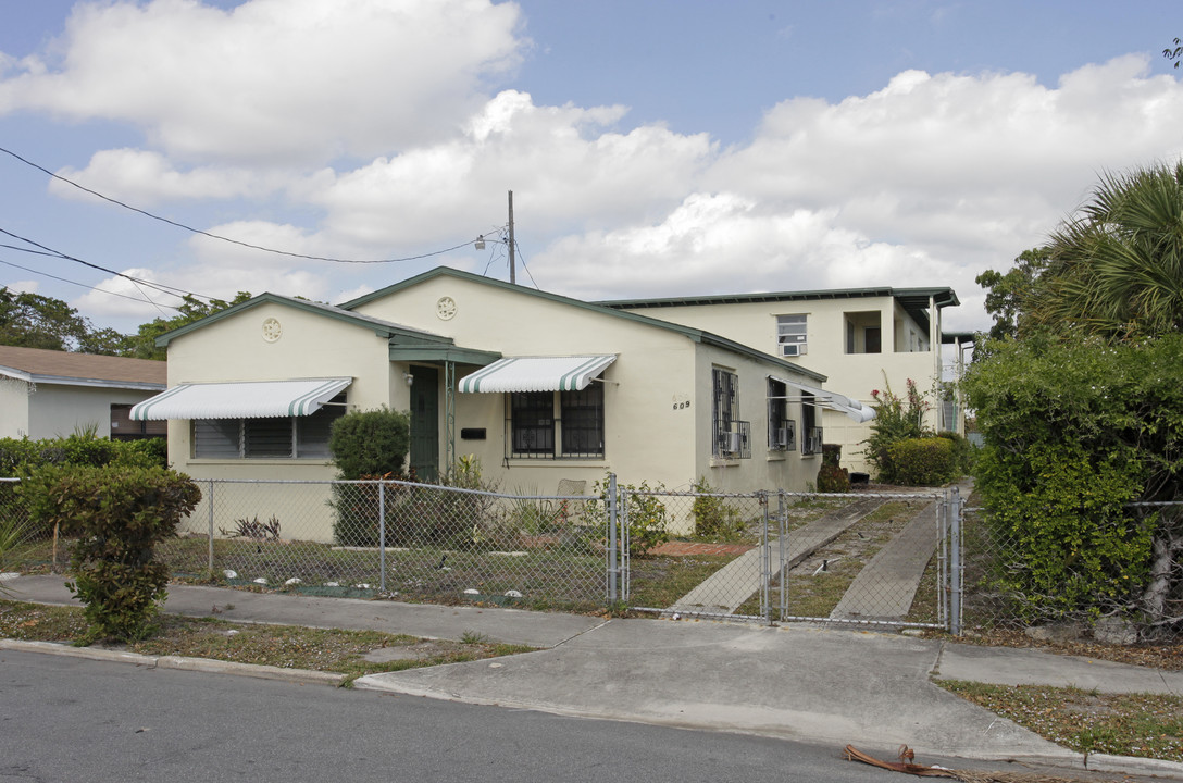 609 20th St in West Palm Beach, FL - Building Photo