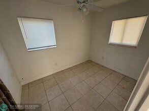 1710 Lauderdale Manor Dr in Fort Lauderdale, FL - Building Photo - Building Photo