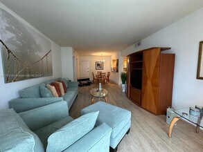 5600 Collins Ave, Unit 10 U in Miami Beach, FL - Building Photo - Building Photo