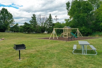 Cameron Heights in Menomonee Falls, WI - Building Photo - Building Photo