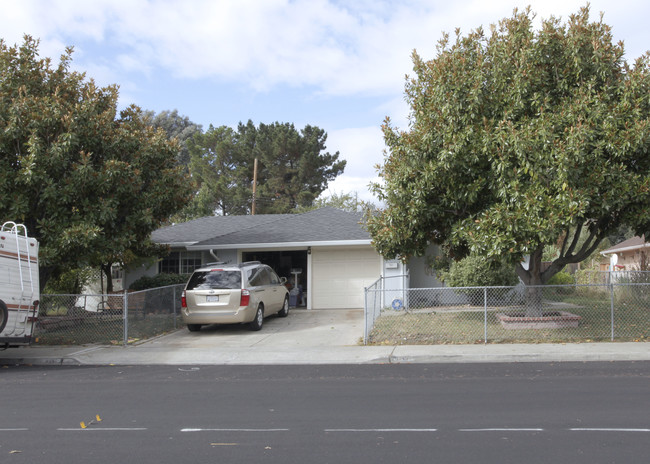 3583-3585 Mauricia Ave in Santa Clara, CA - Foto de edificio - Building Photo