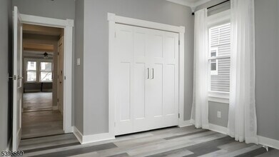 65 Poe Ave in Newark, NJ - Foto de edificio - Building Photo