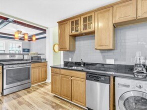 1742 Commonwealth Ave in Boston, MA - Building Photo - Building Photo