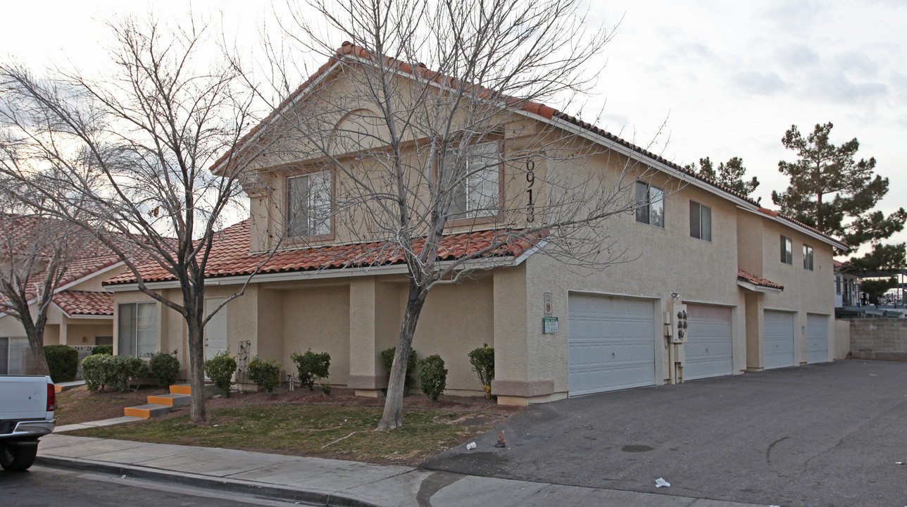 Rainbow Gardens in Las Vegas, NV - Building Photo