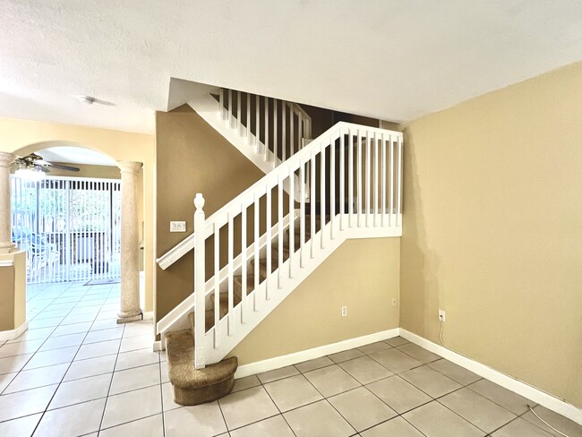 6900 NW 174th Terrace in Hialeah, FL - Building Photo - Building Photo