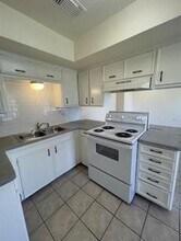 2000 Randle St in Prairie View, TX - Foto de edificio - Building Photo