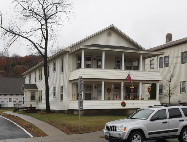 127 Maple Ave in Altamont, NY - Building Photo - Building Photo