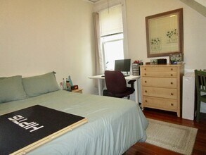 137 Bridge St, Unit A in Newton, MA - Building Photo - Building Photo
