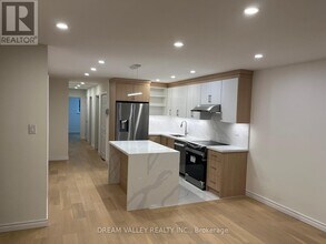 185 Apache Trail in Toronto, ON - Building Photo - Building Photo