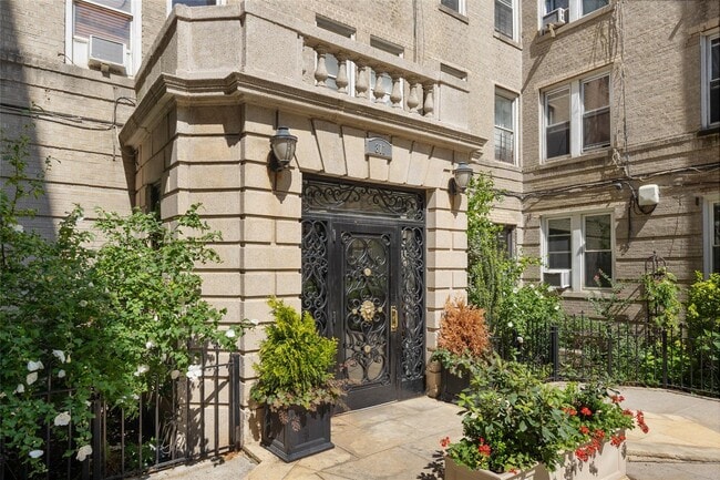 811 Walton Ave in Bronx, NY - Building Photo - Building Photo