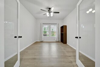 13416 Maverick Trl Rd in Conroe, TX - Foto de edificio - Building Photo