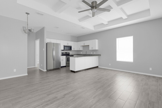 413 Newport Ave, Unit 2 in Edinburg, TX - Foto de edificio - Building Photo
