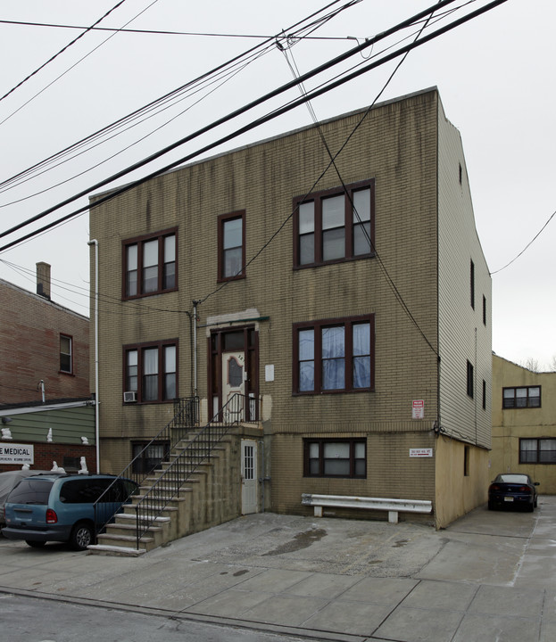 321 4th St in Union City, NJ - Foto de edificio
