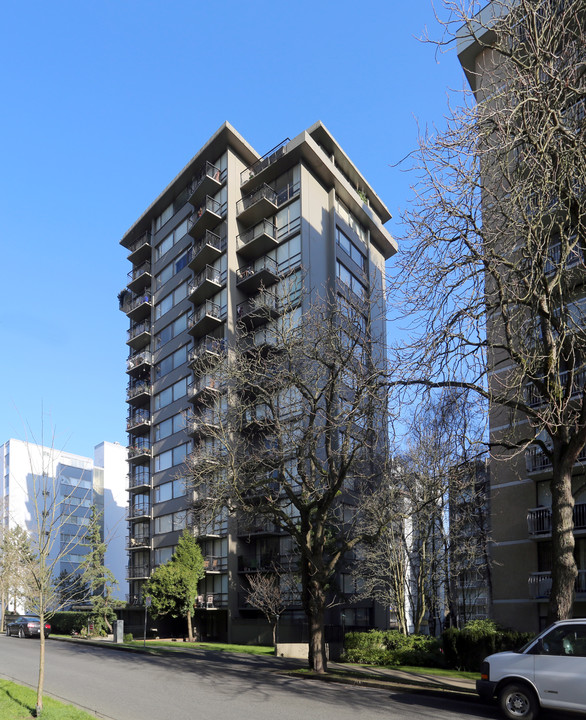 Knightsbridge Apartments in Vancouver, BC - Building Photo