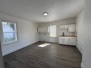 3715 Dina Ave in Cincinnati, OH - Foto de edificio - Building Photo