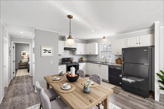 741 Elmdale Ln in Almont, MI - Building Photo - Building Photo