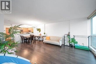 6088-6088 Willingdon Ave in Burnaby, BC - Building Photo - Building Photo