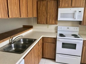 3630 Whitehall Dr-Unit -303 in West Palm Beach, FL - Building Photo - Building Photo