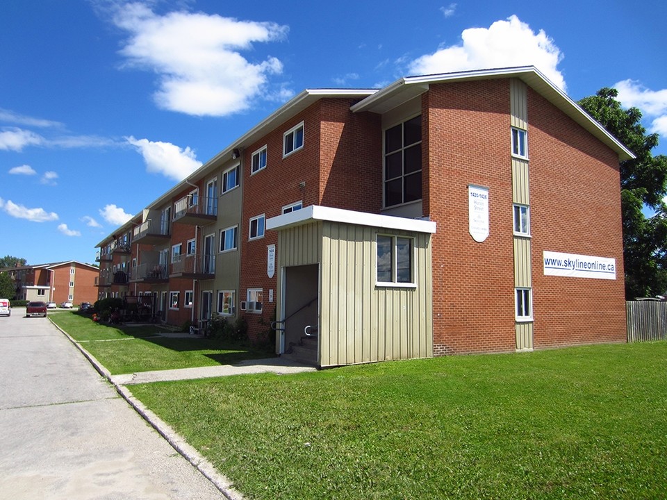 Huron Village in London, ON - Building Photo