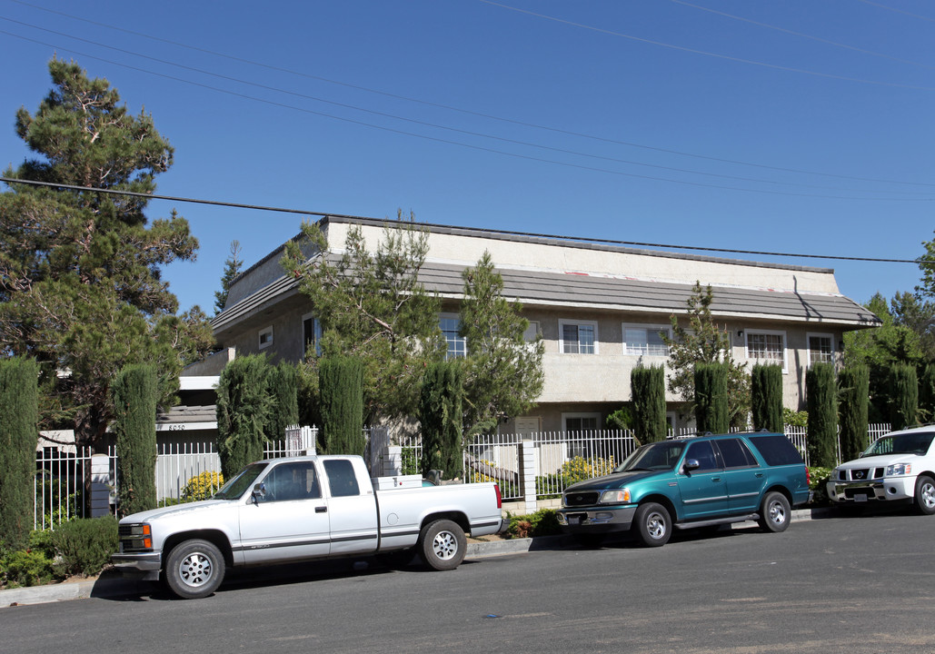 Pinecrest Apartments in Palmdale, CA - Building Photo